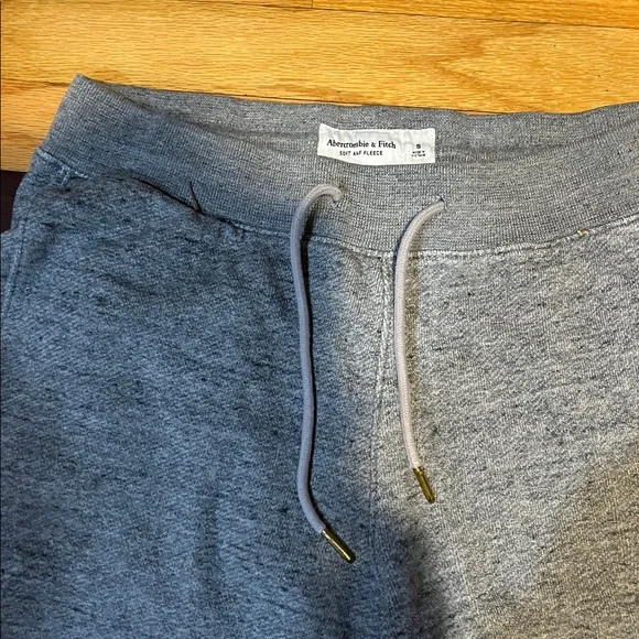 Abercrombie & Fitch Heather Gray Athletic Shorts lr - Picture 2 of 2